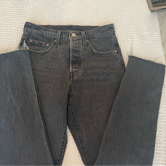 Women's 501 Mid Rise Cropped Jeans - Black - Picture 5 of 5